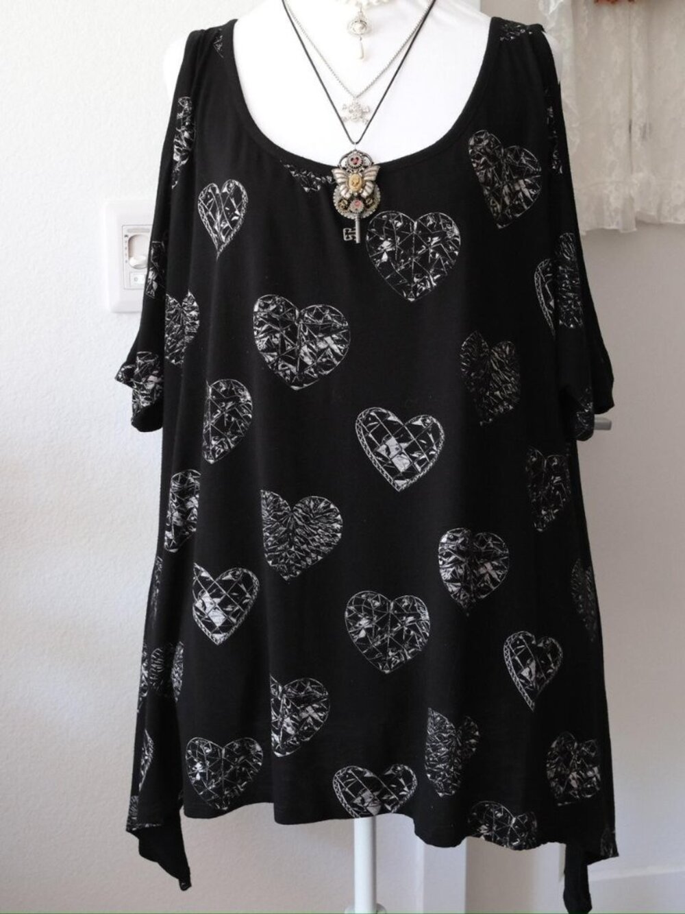 Torrid Black Cold Shoulder Short Sleeve Tunic Top